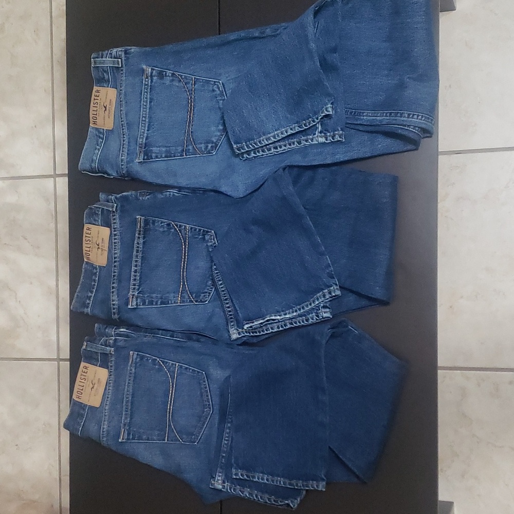 3- Hollister men's jeans 32×34